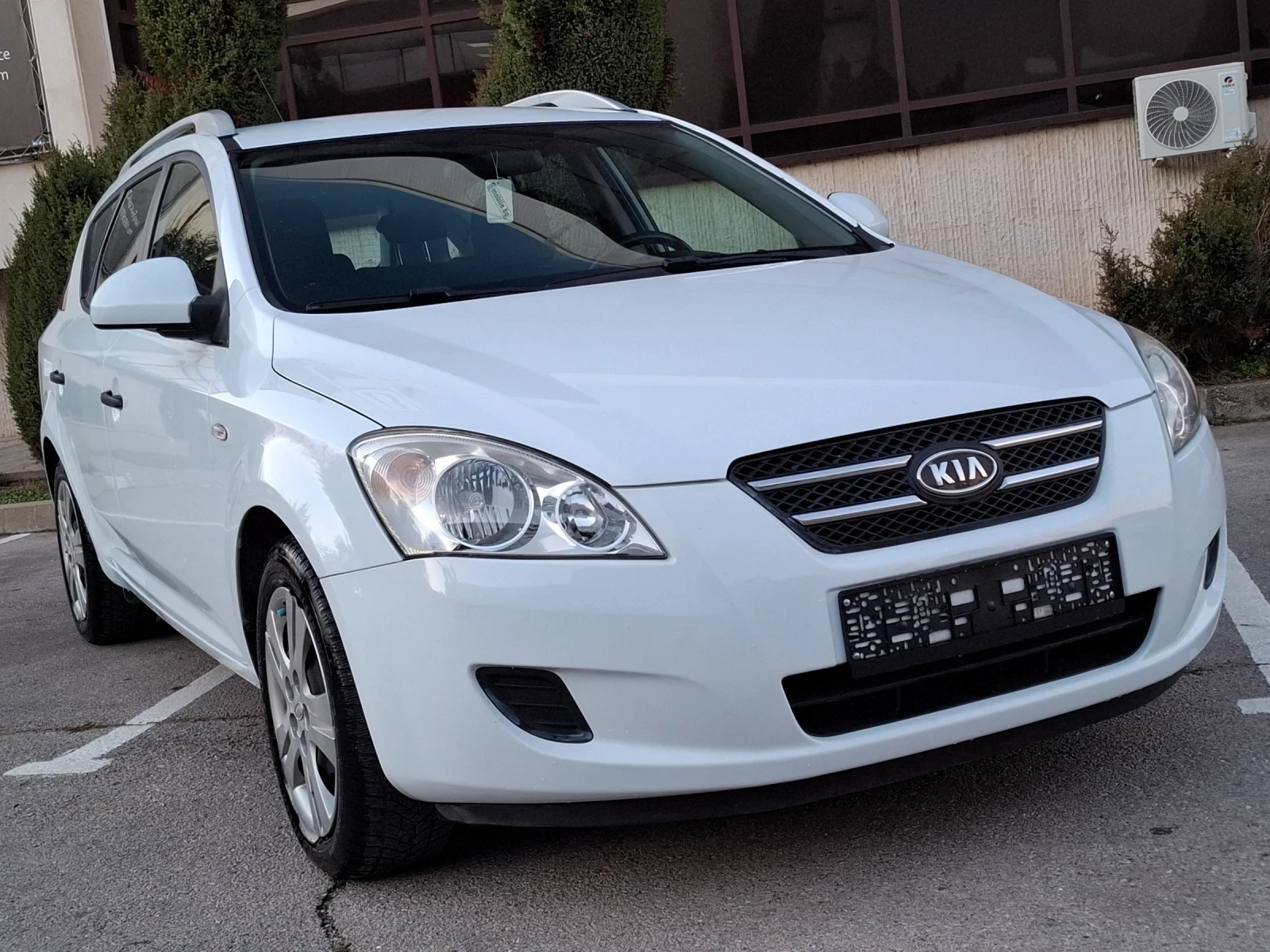 Kia Ceed 1.4i * КЛИМАТИК * EURO 4 *  - изображение 6