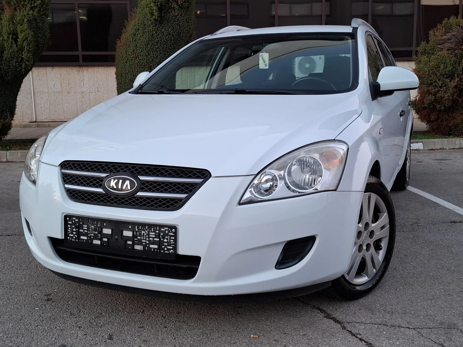 Kia Ceed 1.4i * КЛИМАТИК * EURO 4 *  - изображение 2