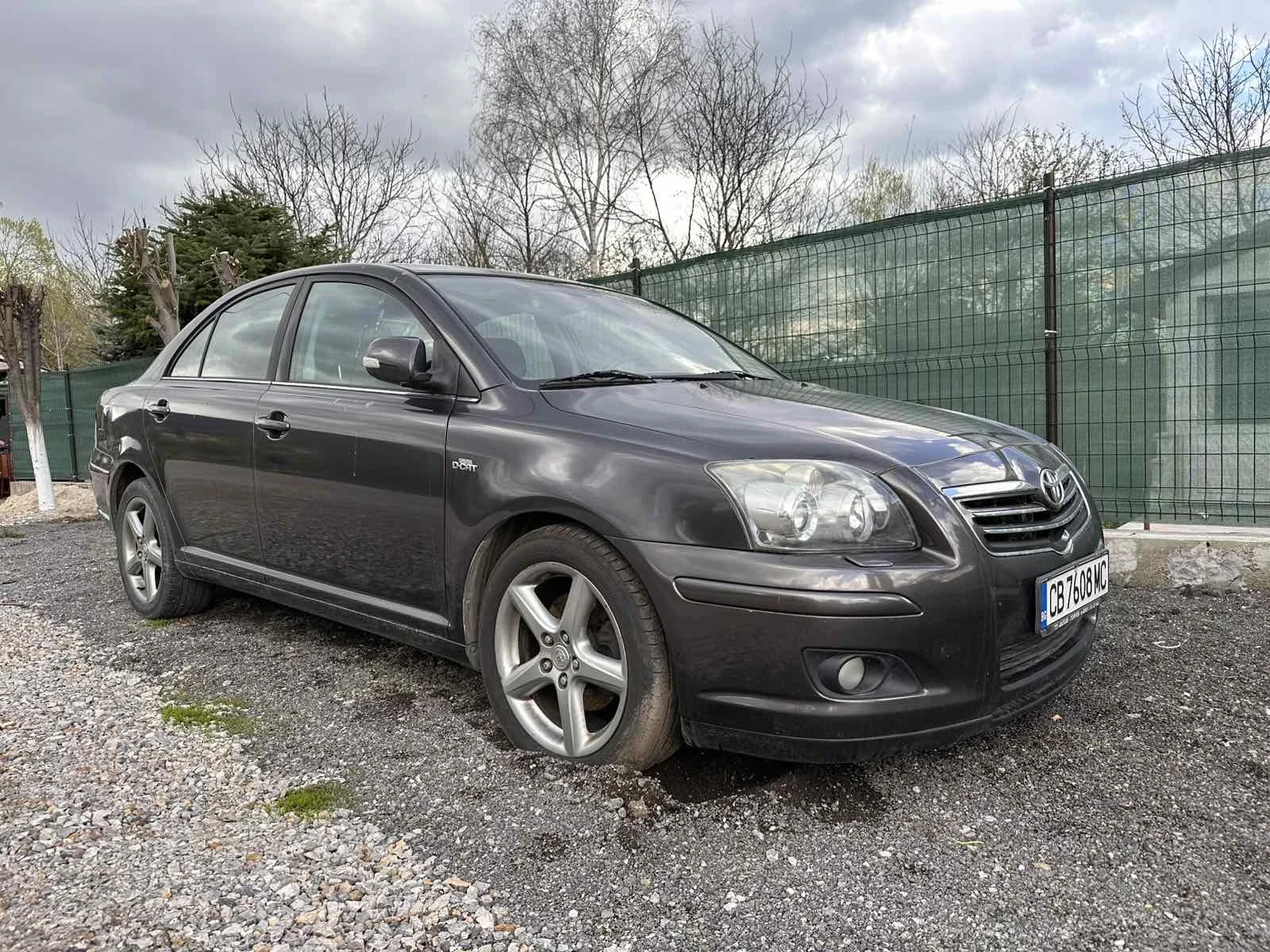 Toyota Avensis Седан - изображение 2