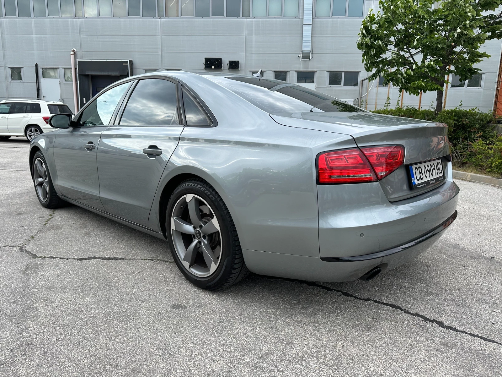 Audi A8 4.2d 351 к.с. - изображение 3