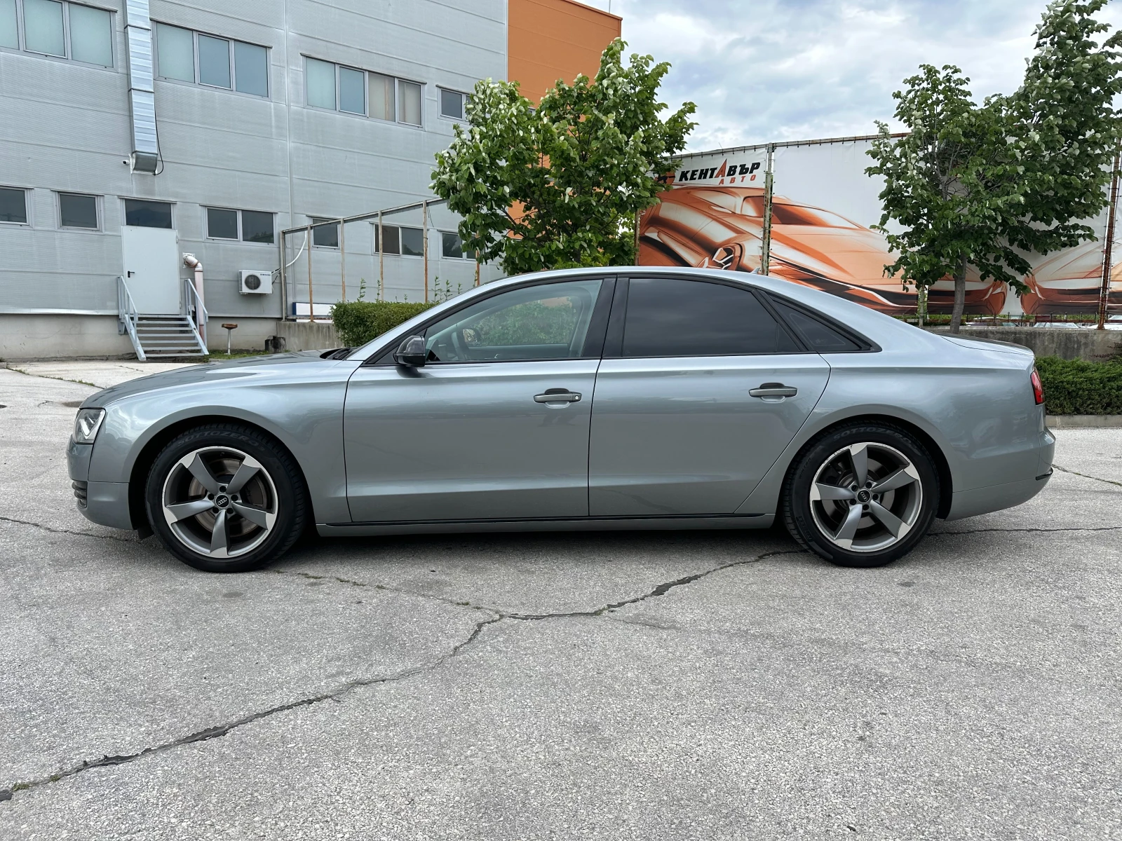 Audi A8 4.2d 351 к.с. - изображение 2