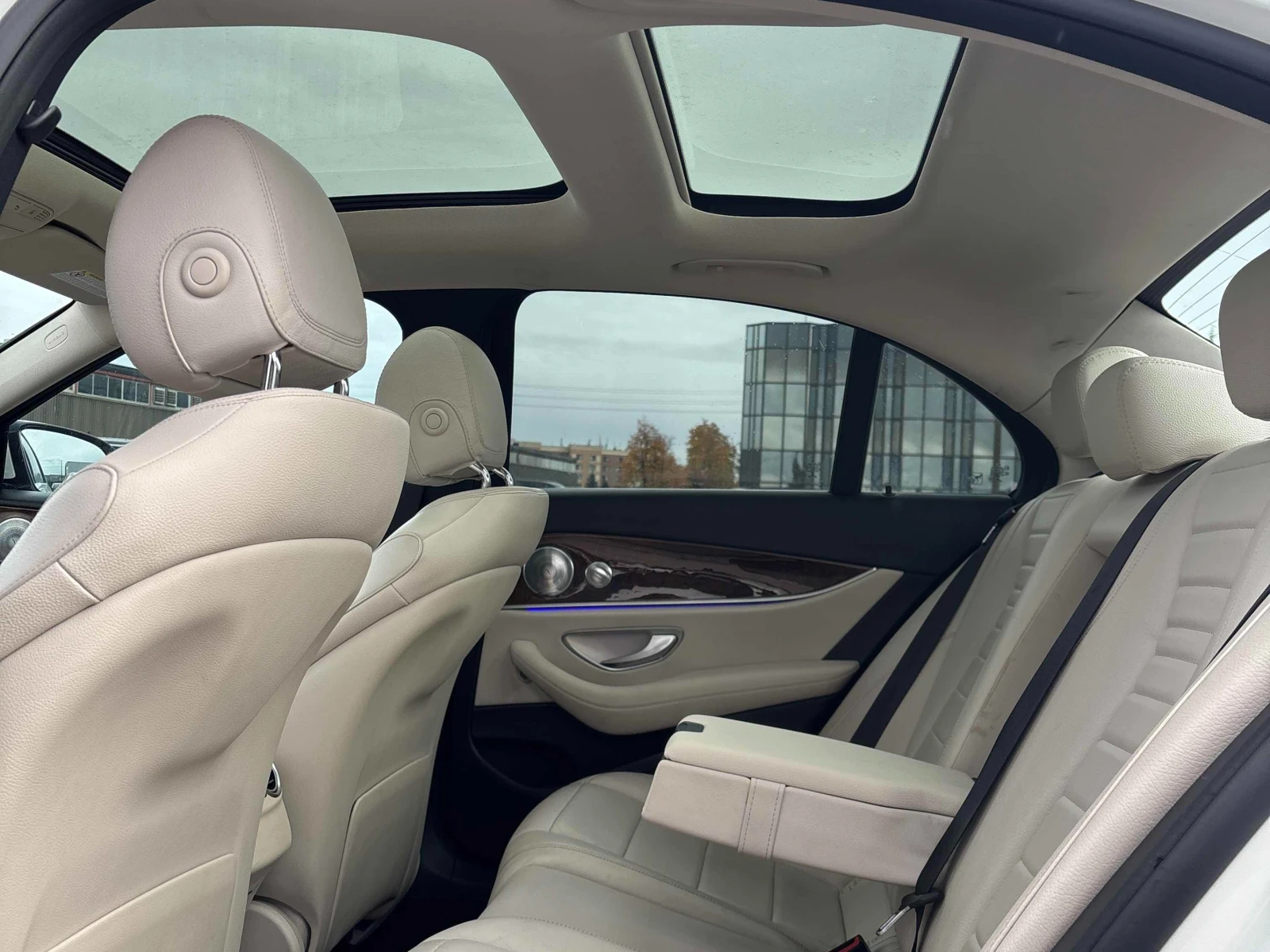 Mercedes-Benz E 400 4MATIC * * CARFAX * *   * *  | Mobile.bg   11