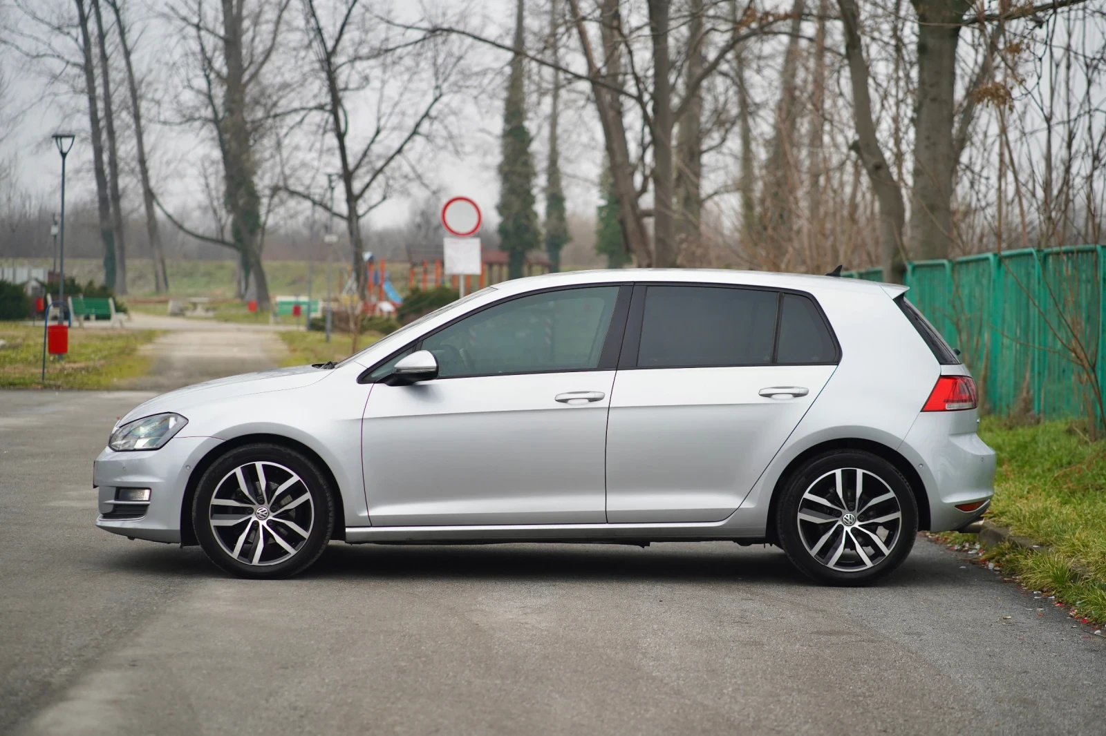 VW Golf 1.6TDI* Автоматик 7ск* Дистроник* Навигация - изображение 4
