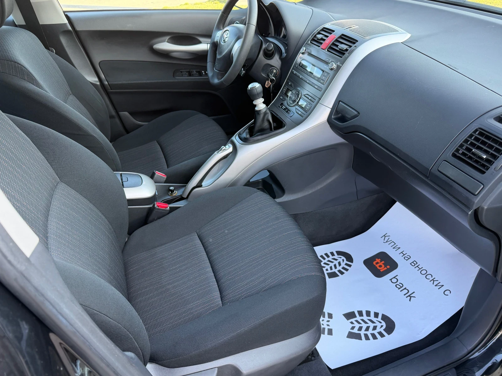 Toyota Auris 1.6-124ps, снимка 10 - Автомобили и джипове - 53828017