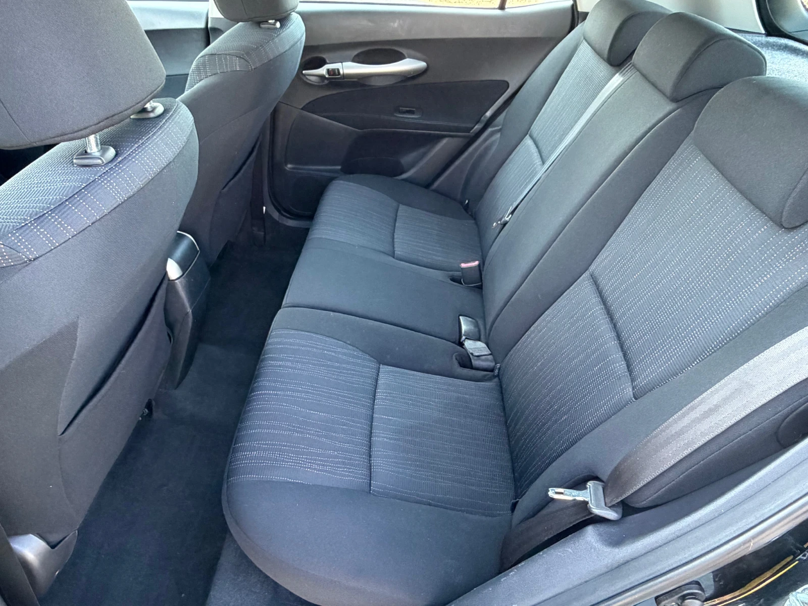 Toyota Auris 1.6-124ps, снимка 8 - Автомобили и джипове - 53828017