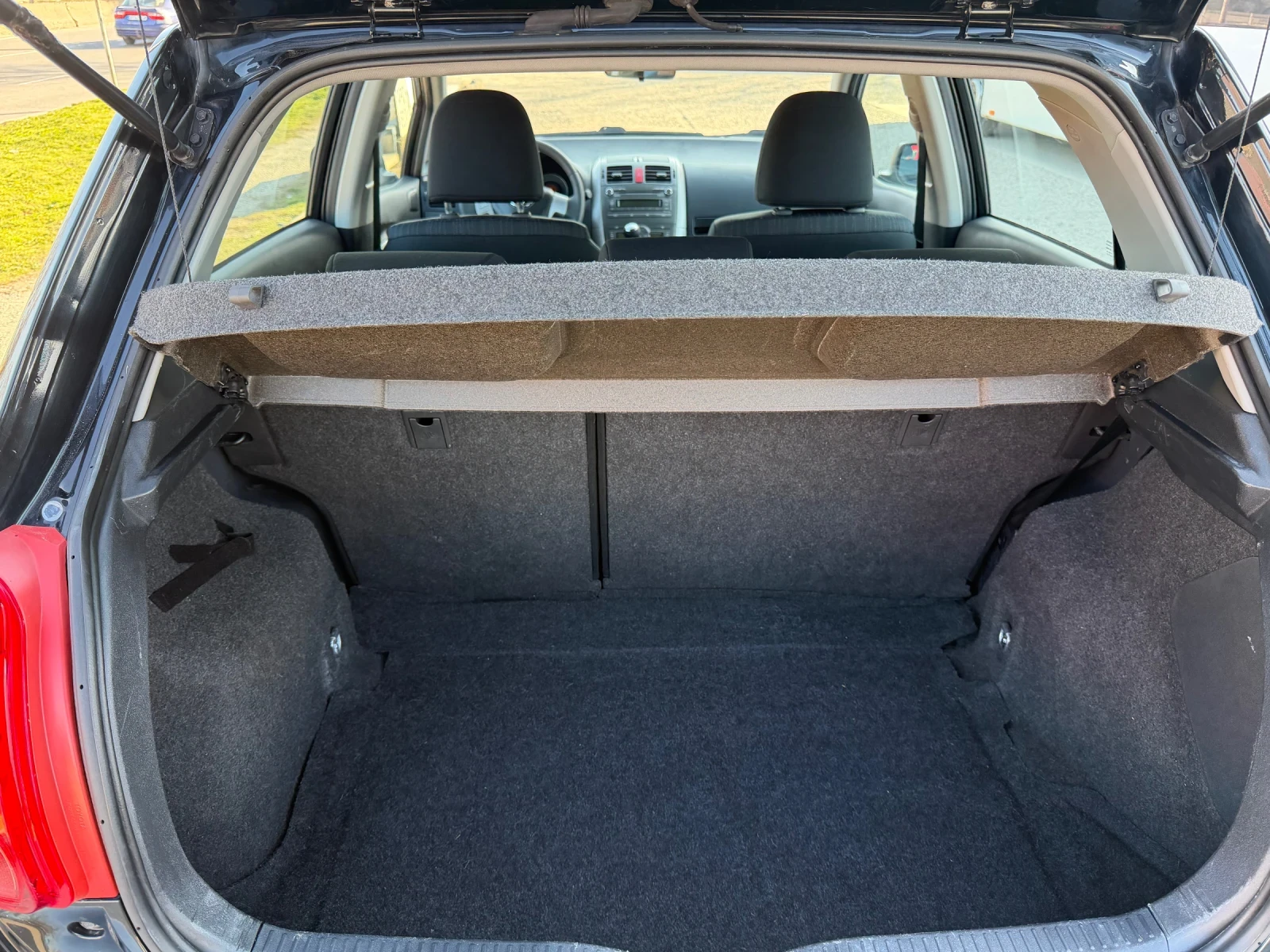 Toyota Auris 1.6-124ps, снимка 11 - Автомобили и джипове - 53828017