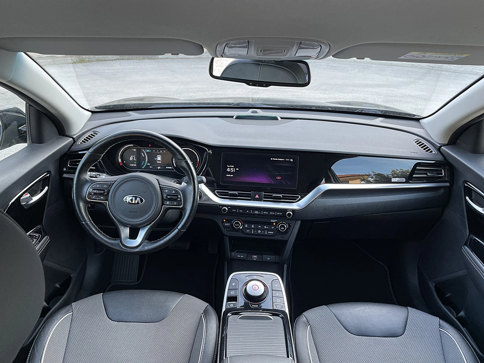 Kia Niro 65 kWh Blulink, снимка 12 - Автомобили и джипове - 53836684