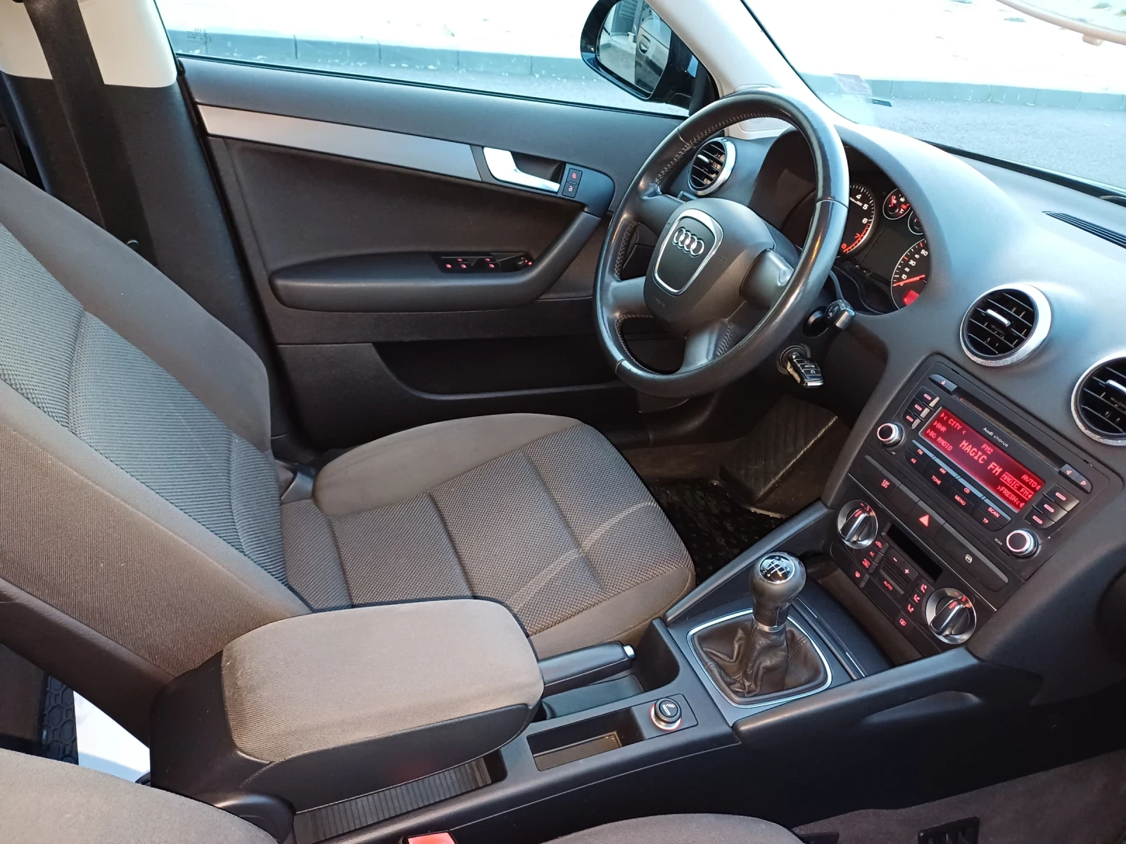 Audi A3 A3 1.6 MPI 102 Faclift, снимка 8 - Автомобили и джипове - 53951580