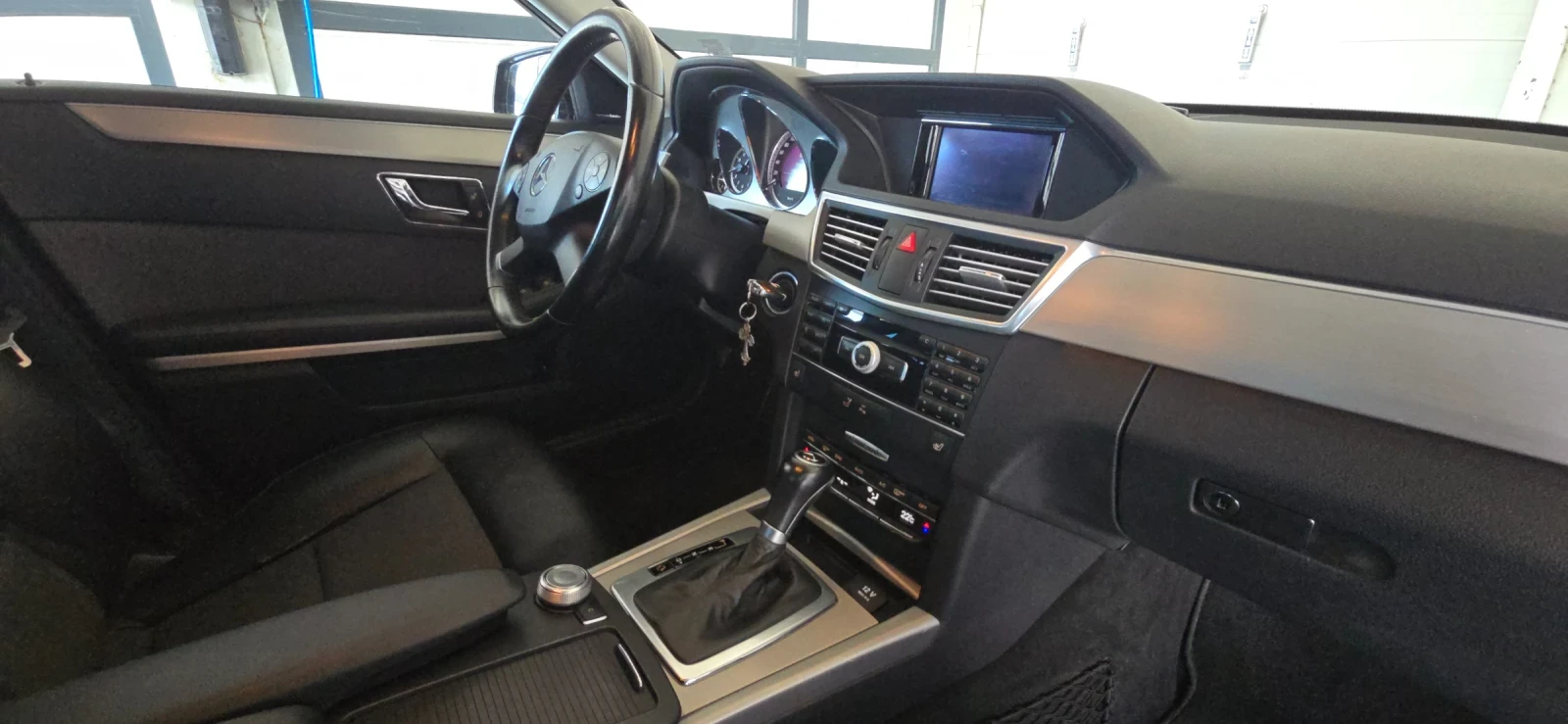 Mercedes-Benz E 200 1, 8 бензин, снимка 8 - Автомобили и джипове - 55085495