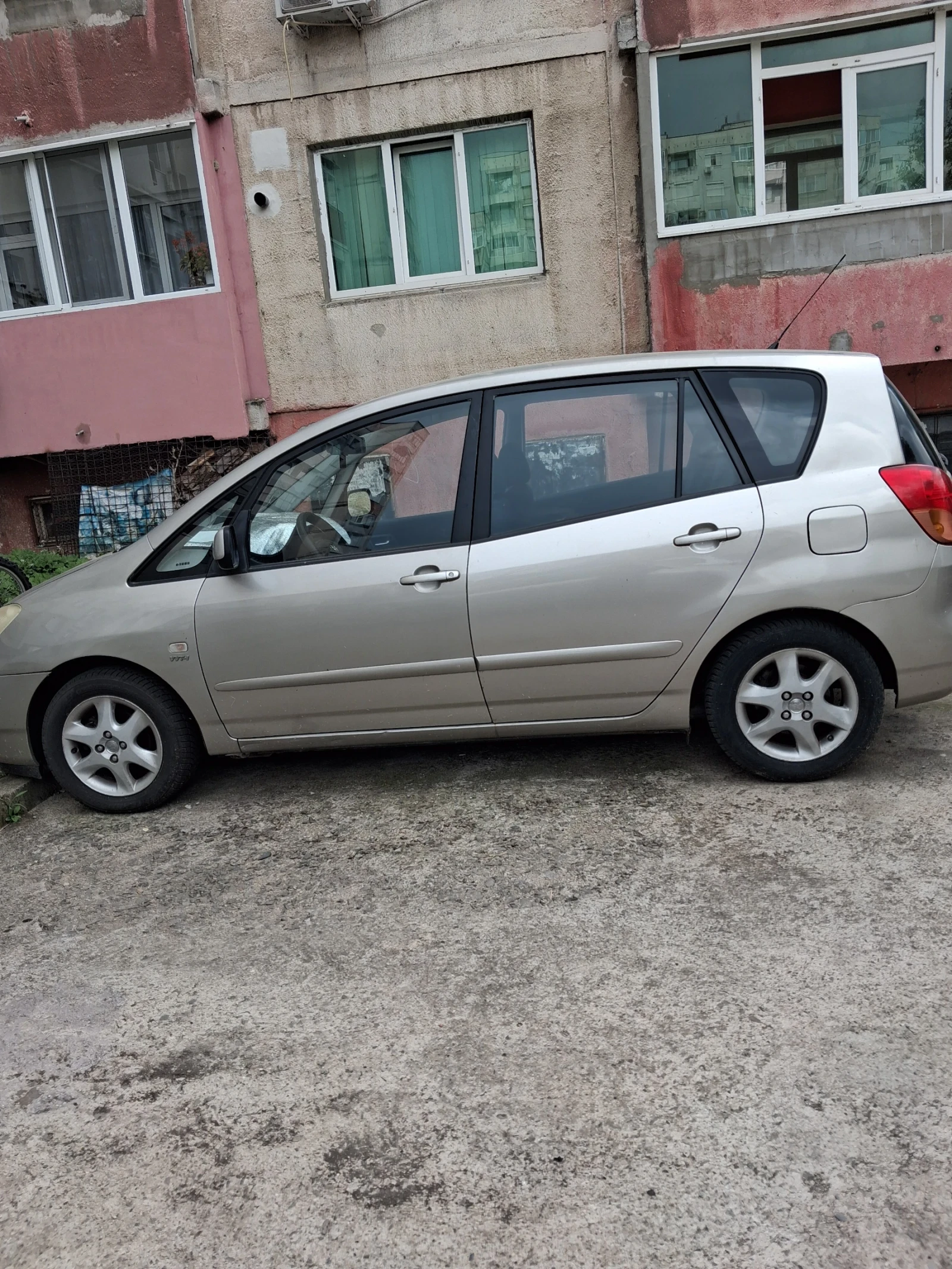 Toyota Corolla verso, снимка 2 - Автомобили и джипове - 55799629