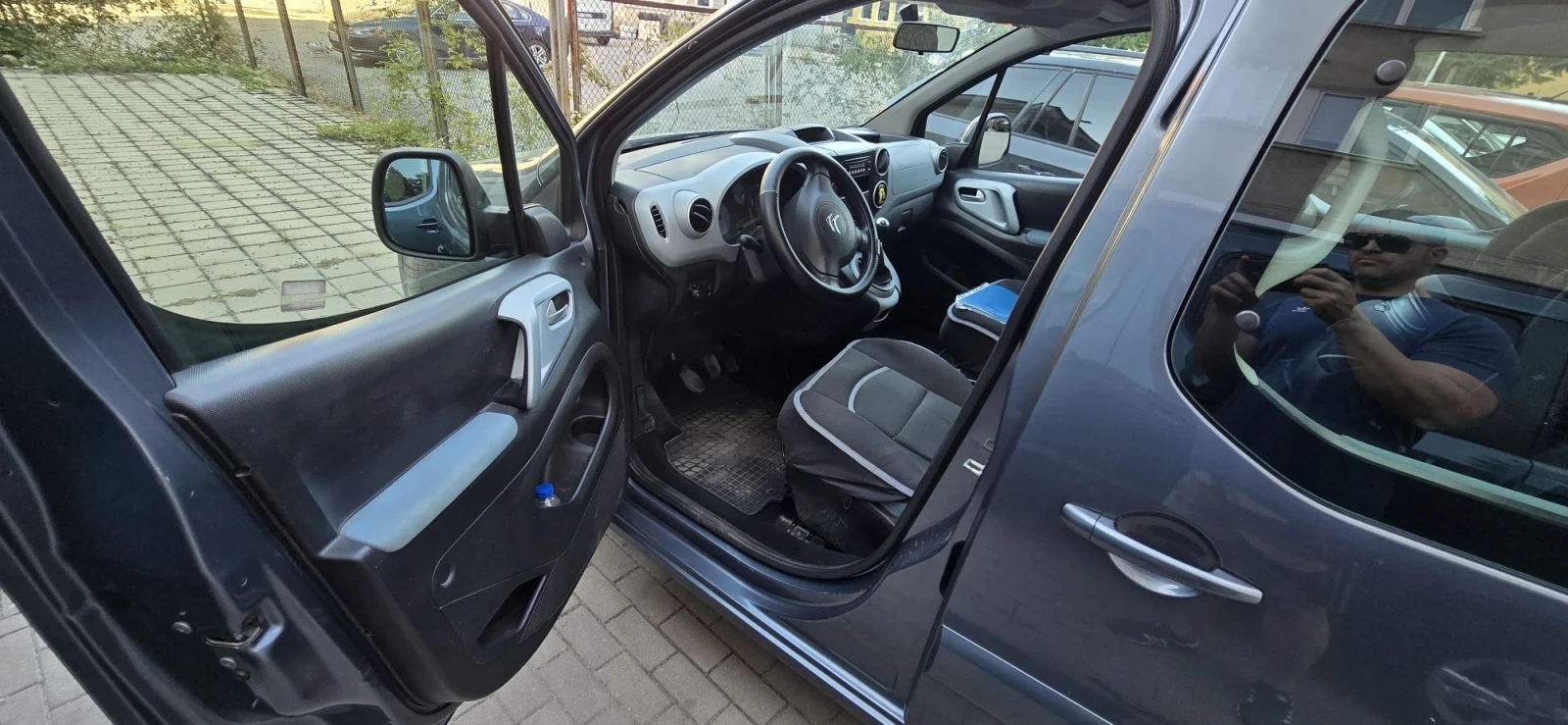 Citroen Berlingo 1.6HDI, снимка 5 - Автомобили и джипове - 55904708