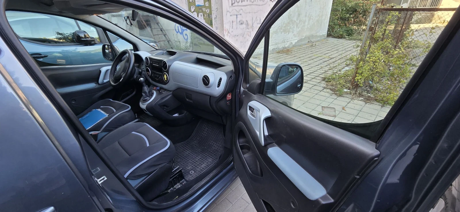 Citroen Berlingo 1.6HDI, снимка 6 - Автомобили и джипове - 55904708