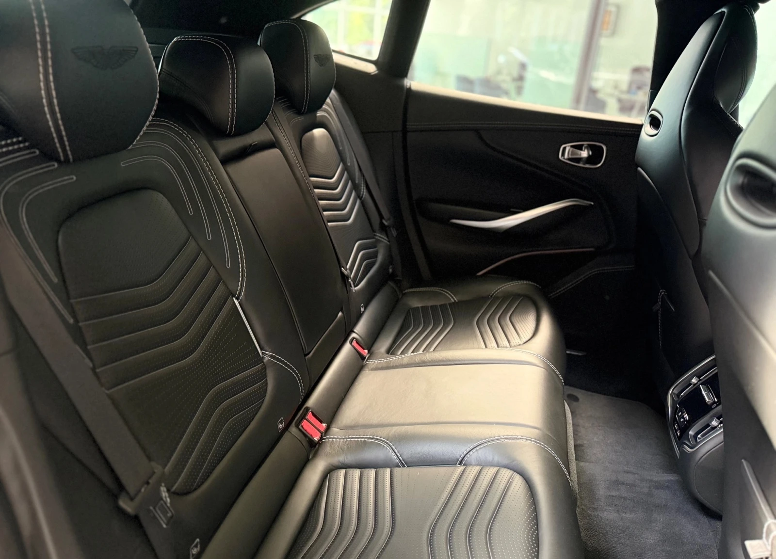 Aston Martin DBX 4.0 V8 AWD | Mobile.bg � ����������� 8