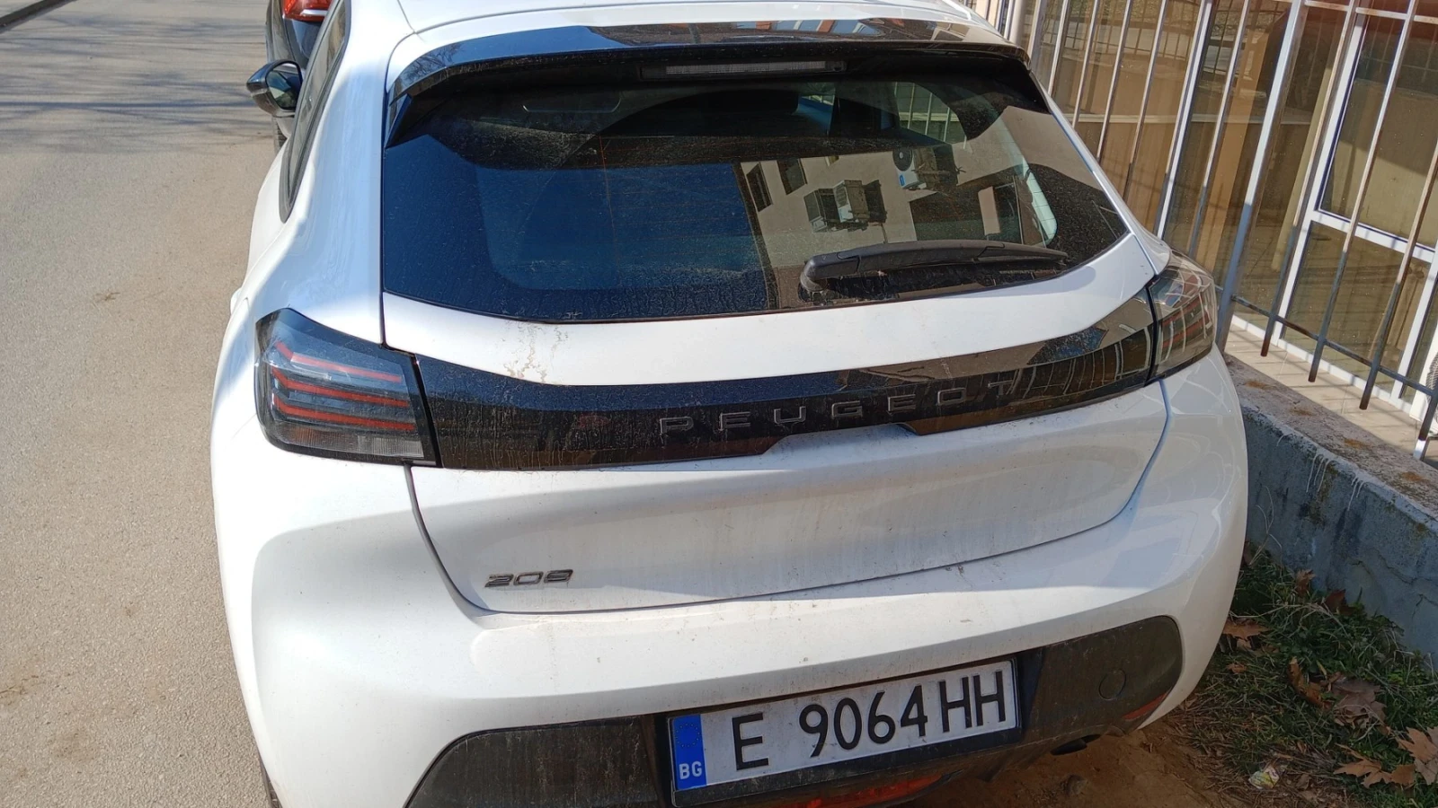 Peugeot 208, снимка 3 - Автомобили и джипове - 56723485