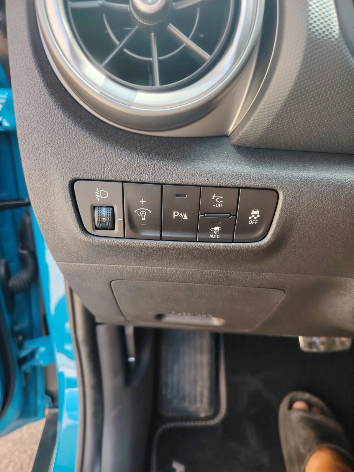 Hyundai Kona Electric/2023 г./64 кв.ч  - изображение 8