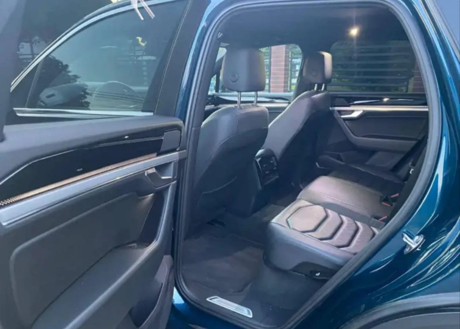 VW Touareg 3.0 TDI, 4Motion, снимка 8 - Автомобили и джипове - 54106237