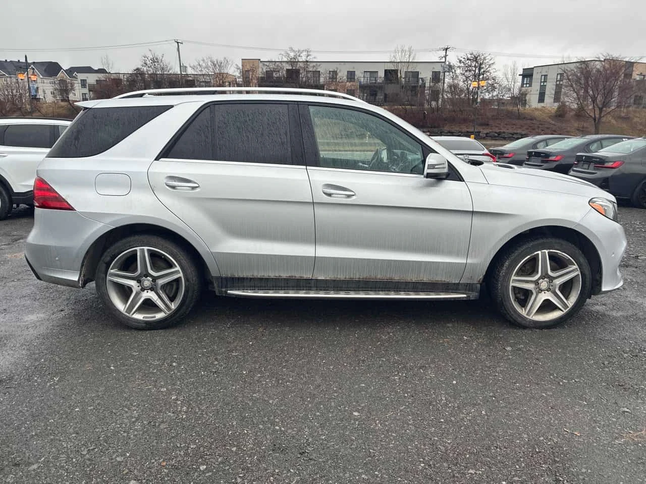 Mercedes-Benz GLE 400 * CARFAX * Harman Kardon * 360 Камери * , снимка 3 - Автомобили и джипове - 54197265