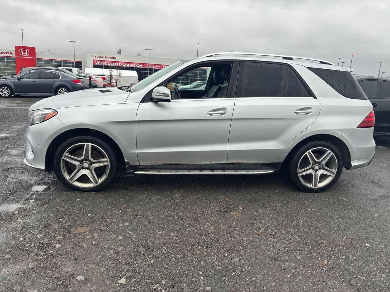 Mercedes-Benz GLE 400 * CARFAX * Harman Kardon * 360 Камери * , снимка 2 - Автомобили и джипове - 54197265