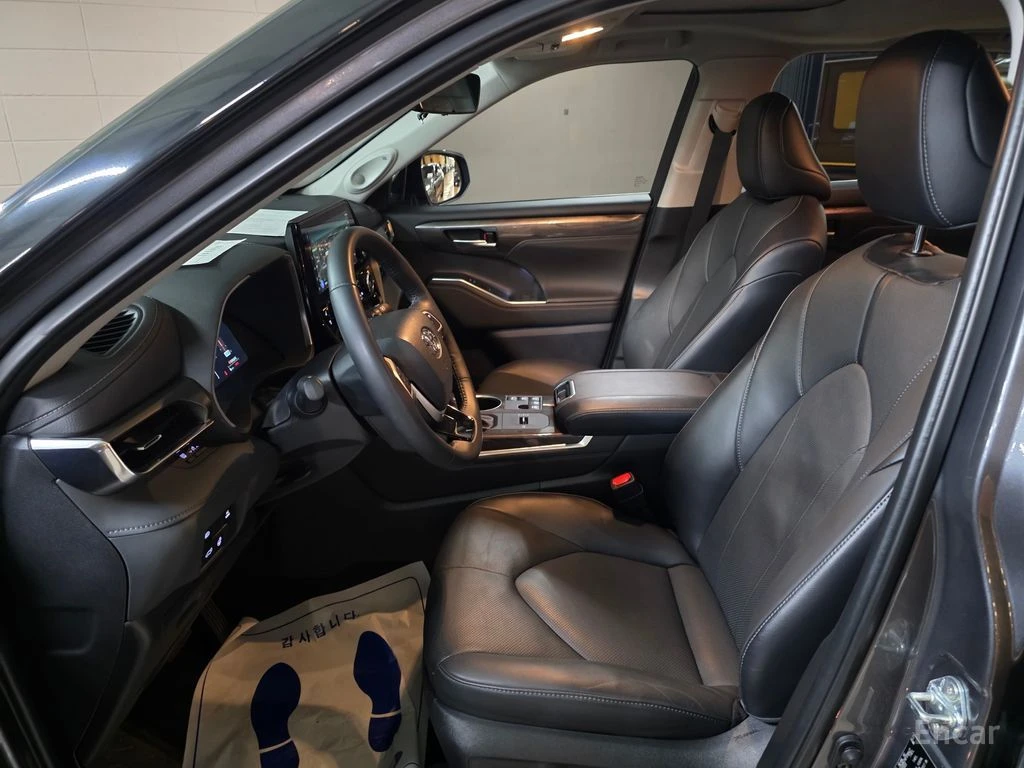 Toyota Highlander 2.5* AWD* LIMITED* ПОДГРЕВ* ОБДУХВАНЕ* 360КАМЕРА* , снимка 13 - Автомобили и джипове - 54564617