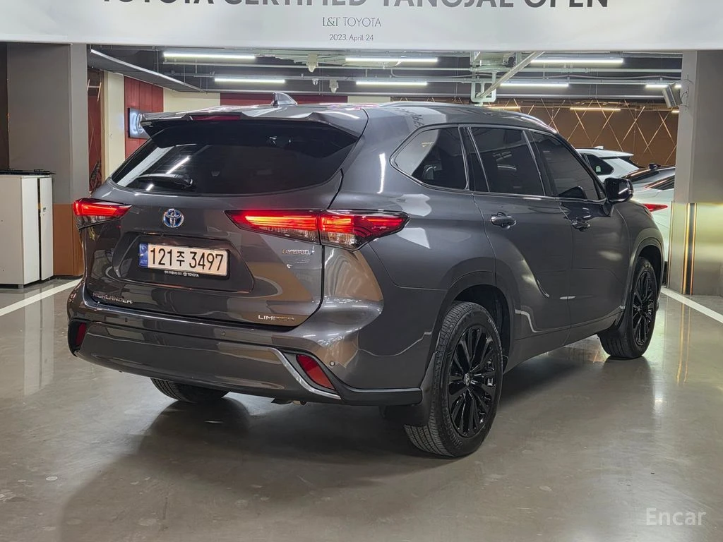 Toyota Highlander 2.5* AWD* LIMITED* ПОДГРЕВ* ОБДУХВАНЕ* 360КАМЕРА* , снимка 2 - Автомобили и джипове - 54564617