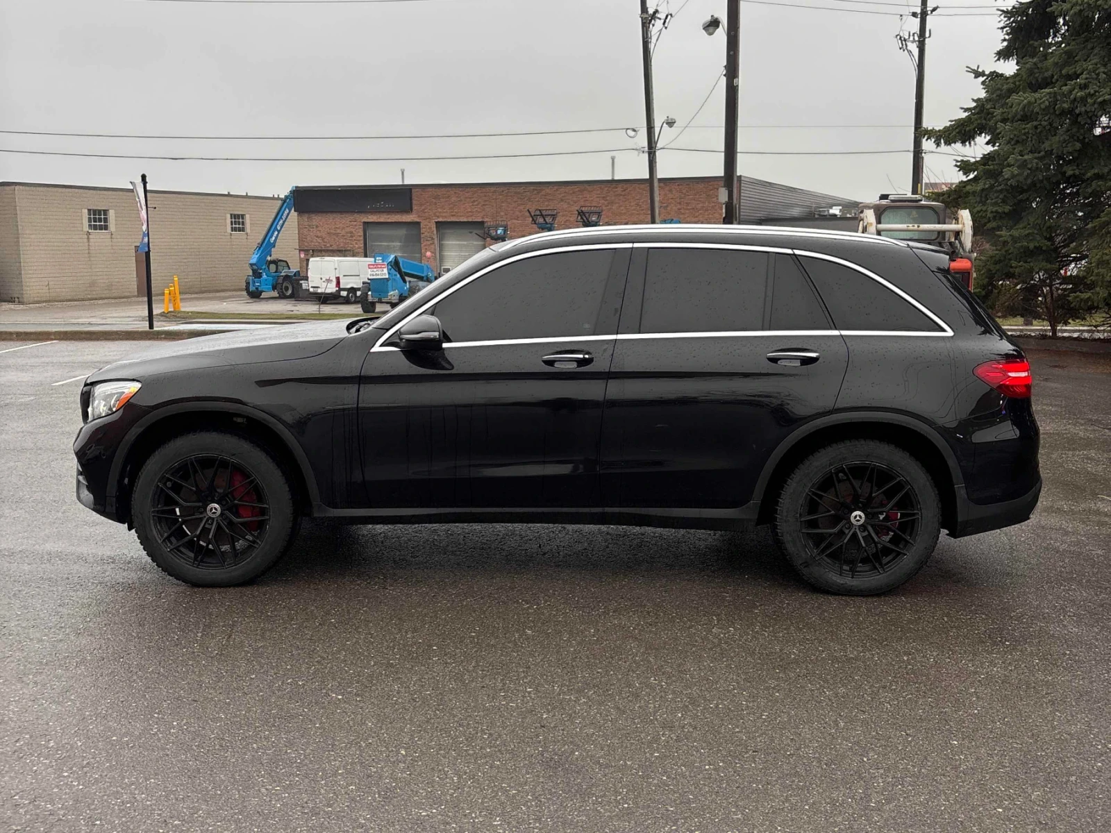Mercedes-Benz GLC 300 4MATIC * ПОДГРЕВ * ПАНОРАМА * CARFAX, снимка 2 - Автомобили и джипове - 54635888