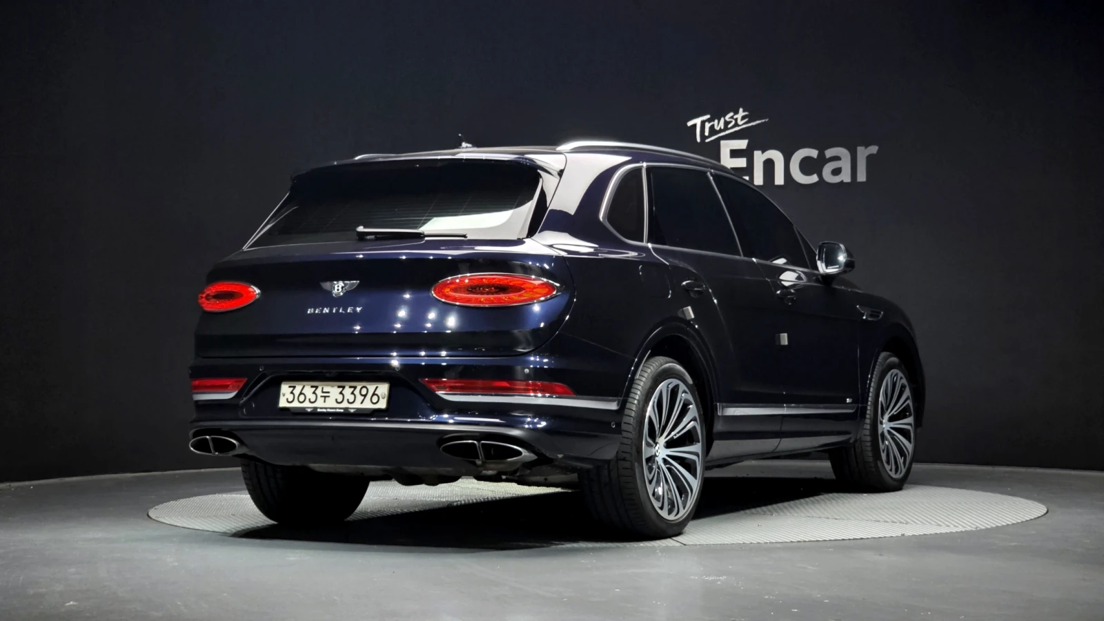 Bentley Bentayga V8* 360* ОБДУХВАНЕ* МАСАЖ* HUD* КРАЙНА ЦЕНА, снимка 2 - Автомобили и джипове - 55336477