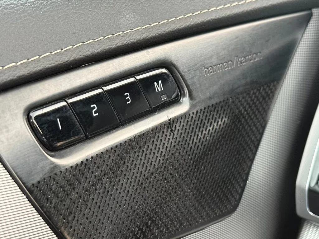 Volvo Xc90 R-DESIGN/303HP/AWD/7S/HUD/PANO/CAM/AHK/CPLAY/677q, снимка 10 - Автомобили и джипове - 56017769