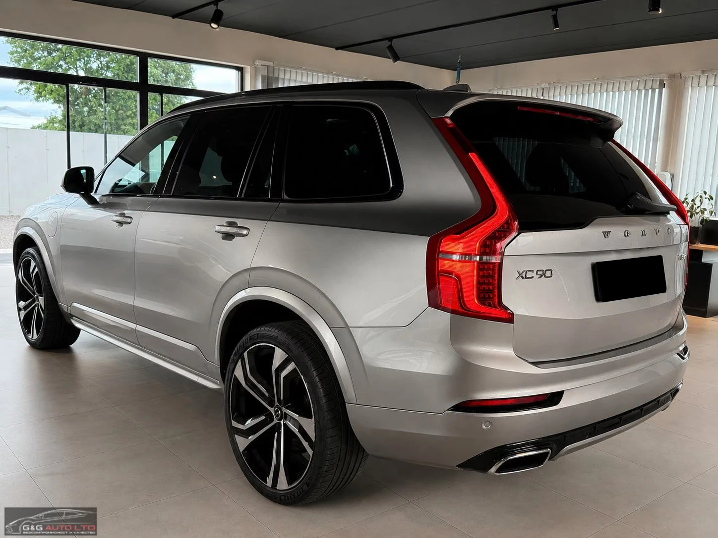 Volvo Xc90 R-DESIGN/303HP/AWD/7S/HUD/PANO/CAM/AHK/CPLAY/677q, снимка 2 - Автомобили и джипове - 56017769
