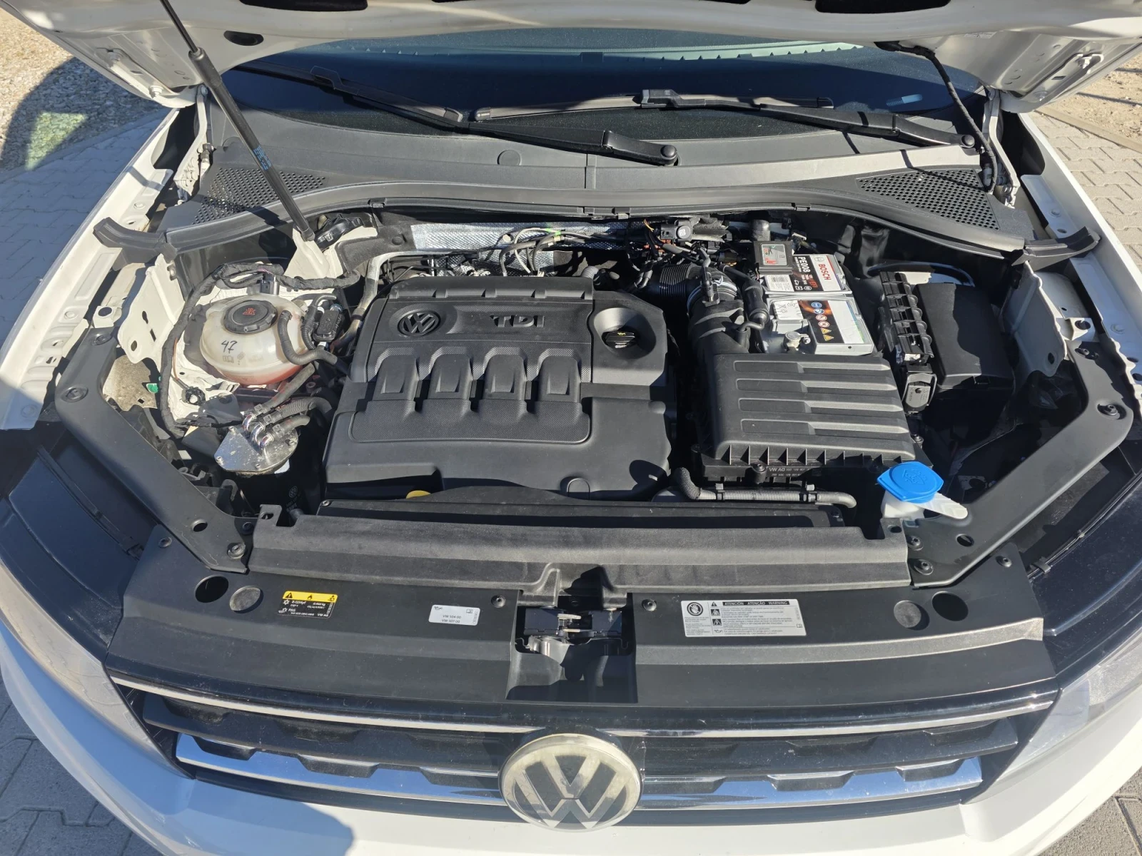 VW Tiguan 2.0TDi /4Motion/ Лизинг, снимка 16 - Автомобили и джипове - 56370217