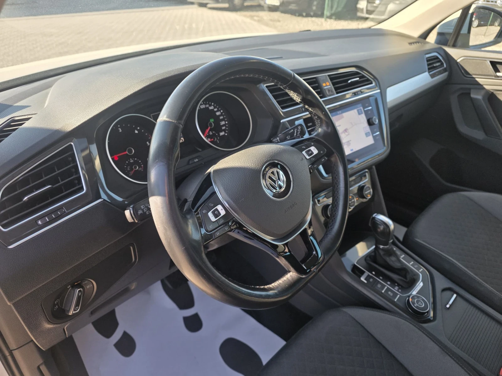 VW Tiguan 2.0TDi /4Motion/ Лизинг, снимка 10 - Автомобили и джипове - 56370217