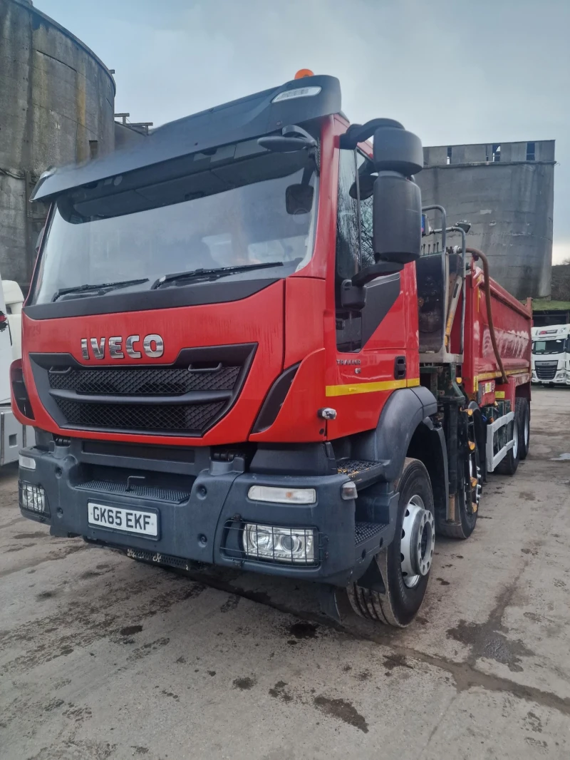 Iveco Trakker Нов внос, кран с щипка, отлично състояние , снимка 1 - Камиони - 49395054