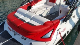 ����� �� �������� �� ������� ���� Bombardier Sea Doo Sea Doo 230 Wake