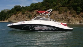 ����� �� �������� �� ������� ���� Bombardier Sea Doo Sea Doo 230 Wake