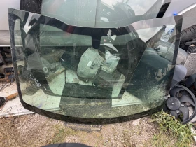 Peogeot 2008 2017г предно стъкло, снимка 2