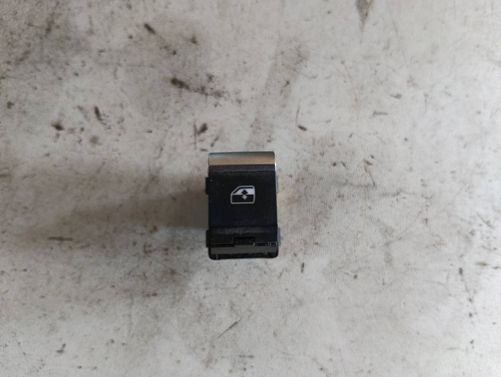 копче ел. стъкла 4M0959855 Audi A4