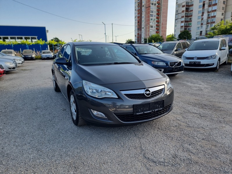 Opel Astra 1.4I , снимка 9 - Автомобили и джипове - 46342806