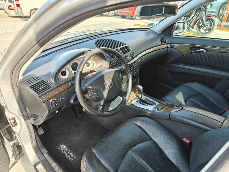 Mercedes-Benz E 320, снимка 8 - Автомобили и джипове - 47125196