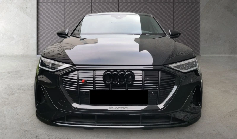 Audi E-Tron S Sportback Quattro = Black Optics Plus= Гаранция, снимка 1 - Автомобили и джипове - 47393997