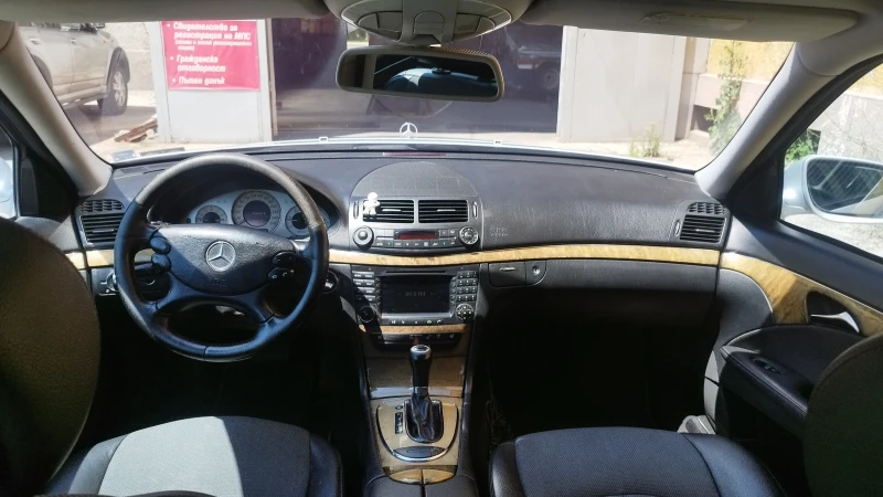 Mercedes-Benz E 220 2.2 facelift 170k.c., снимка 9 - Автомобили и джипове - 52311760