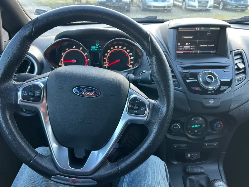 Ford Fiesta 1.6i ST 200 kc, снимка 10 - Автомобили и джипове - 52885181