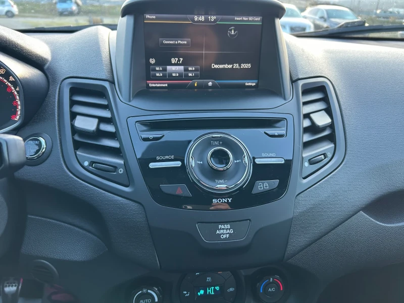 Ford Fiesta 1.6i ST 200 kc, снимка 12 - Автомобили и джипове - 52885181