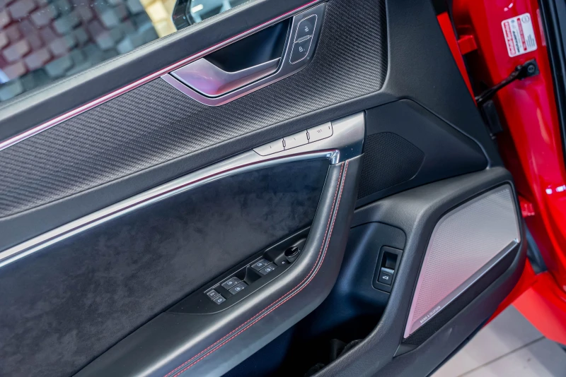Audi Rs6 B&O/CERAMIC/CARBON, снимка 10 - Автомобили и джипове - 52927979