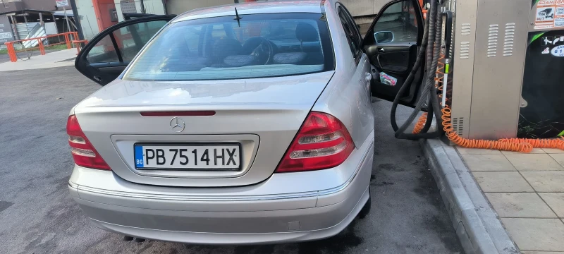Mercedes-Benz C 240, снимка 4 - Автомобили и джипове - 53093144