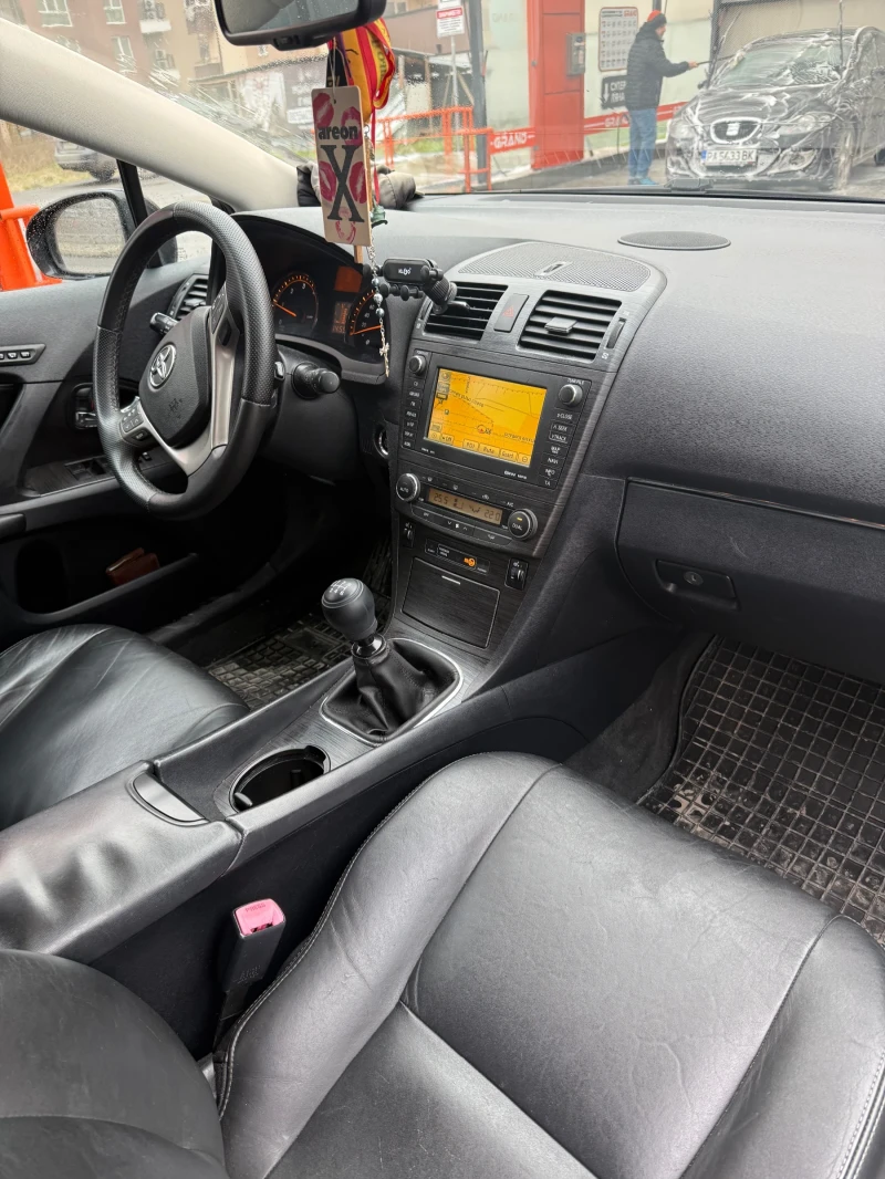 Toyota Avensis 2.2 D4D, снимка 8 - Автомобили и джипове - 53203387