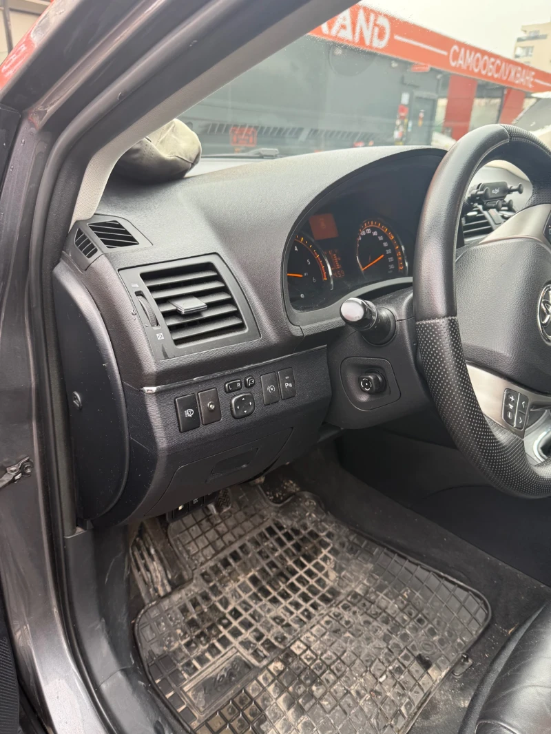 Toyota Avensis 2.2 D4D, снимка 9 - Автомобили и джипове - 53203387
