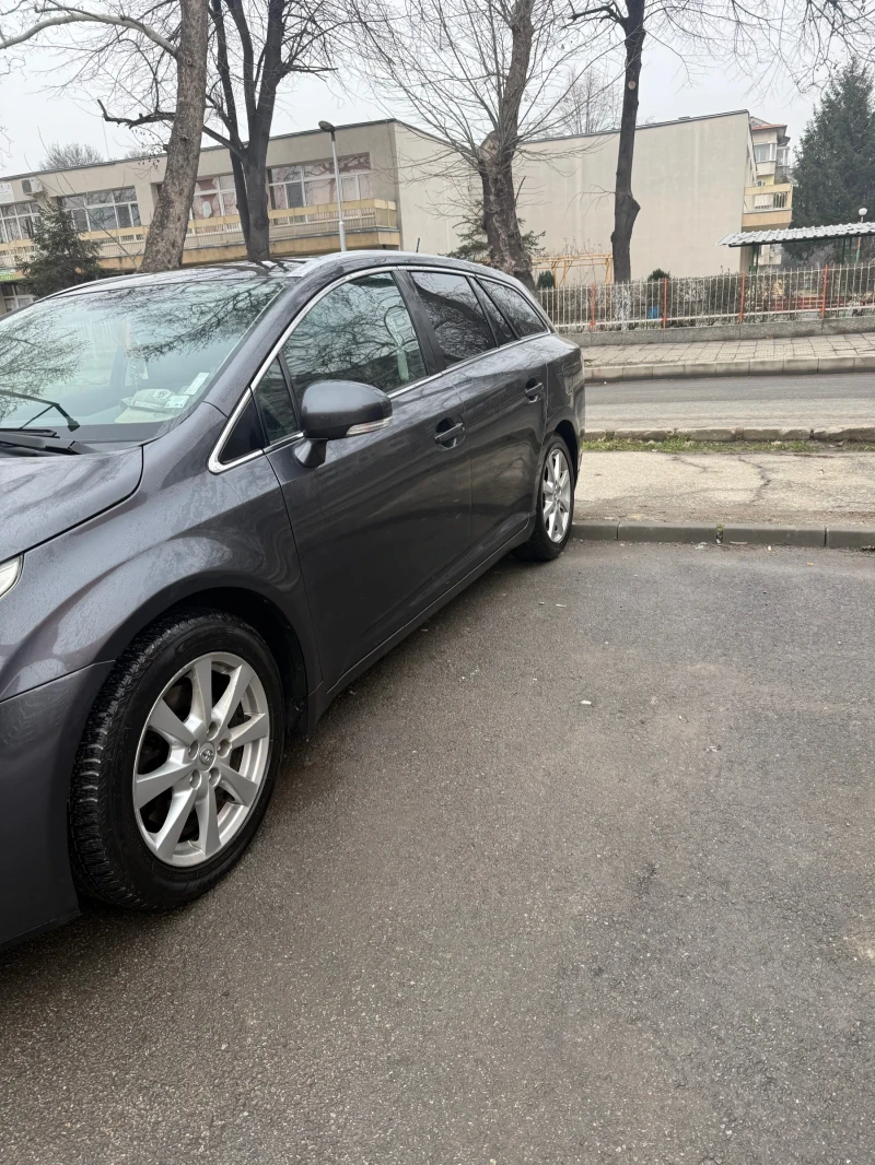 Toyota Avensis 2.2 D4D, снимка 2 - Автомобили и джипове - 53203387