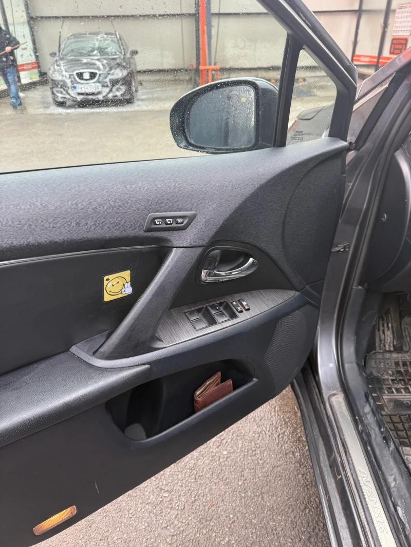 Toyota Avensis 2.2 D4D, снимка 11 - Автомобили и джипове - 53203387