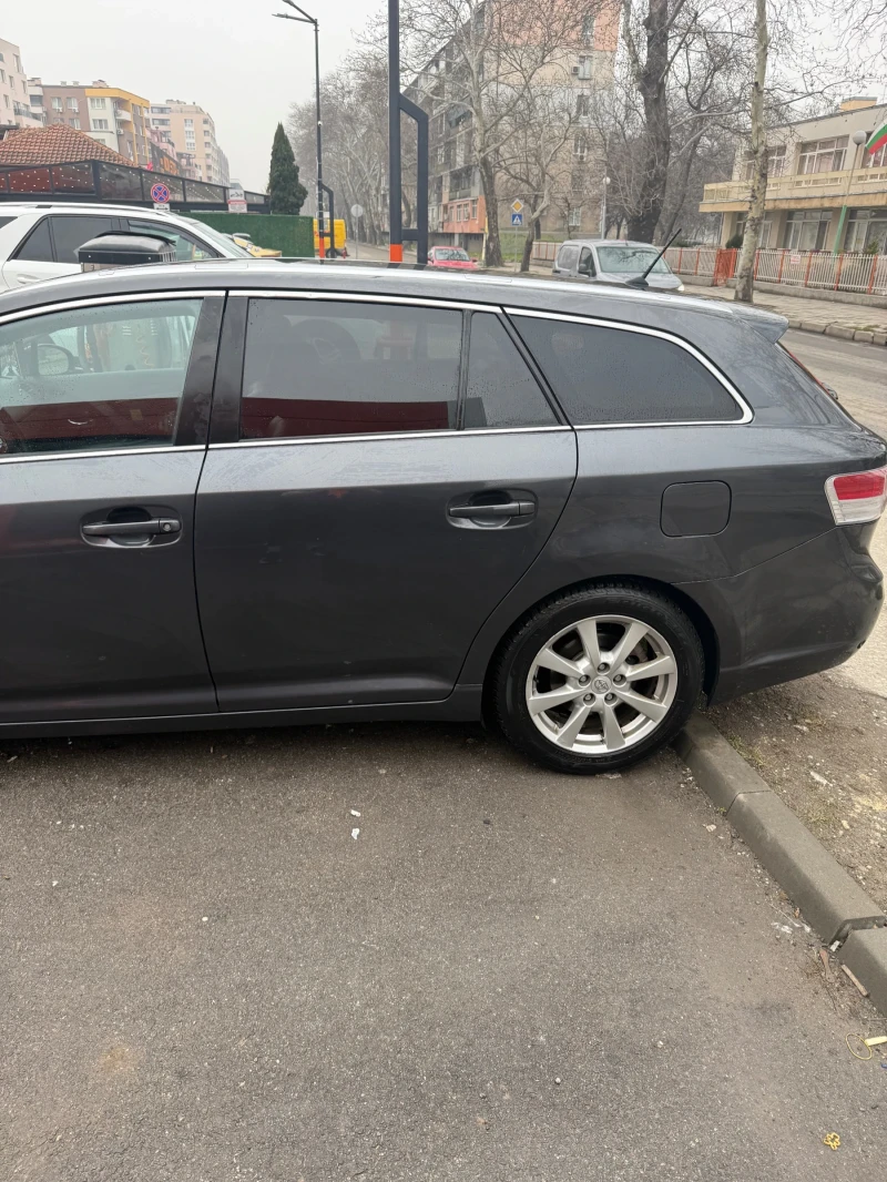 Toyota Avensis 2.2 D4D, снимка 3 - Автомобили и джипове - 53203387