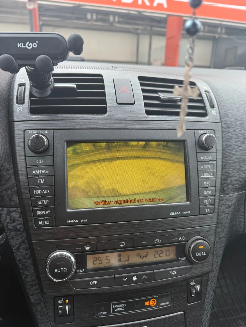 Toyota Avensis 2.2 D4D, снимка 13 - Автомобили и джипове - 53203387