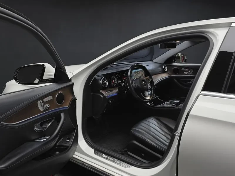Mercedes-Benz E 220 Exclusive, снимка 10 - Автомобили и джипове - 54830439